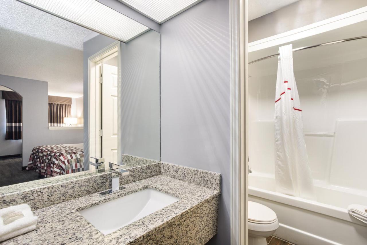 Red Roof Inn & Suites Athens, Al Eksteriør bilde