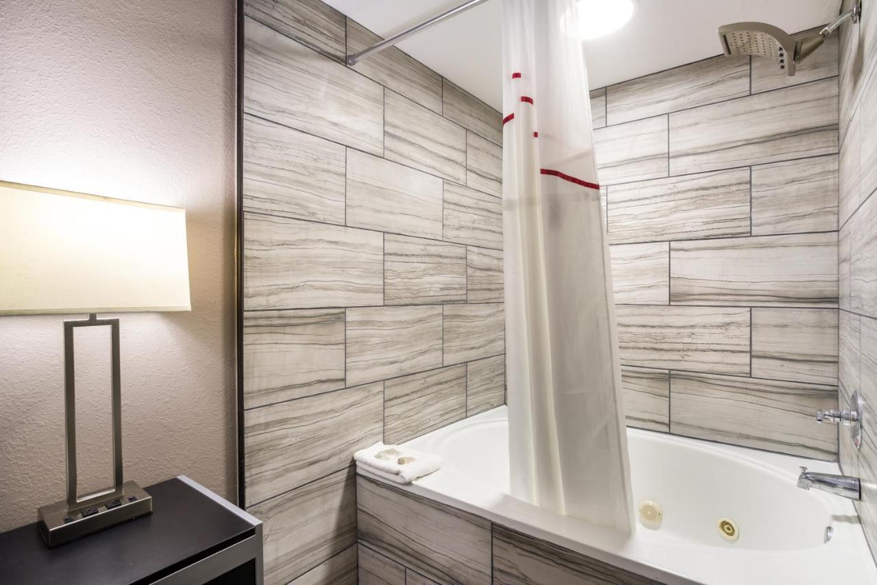 Red Roof Inn & Suites Athens, Al Eksteriør bilde